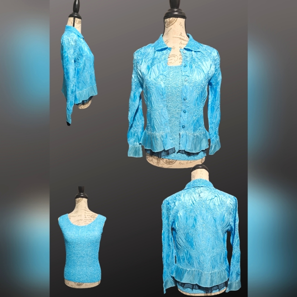 Womens 2 piece baby blue size small long sleeve button up with tank top.
